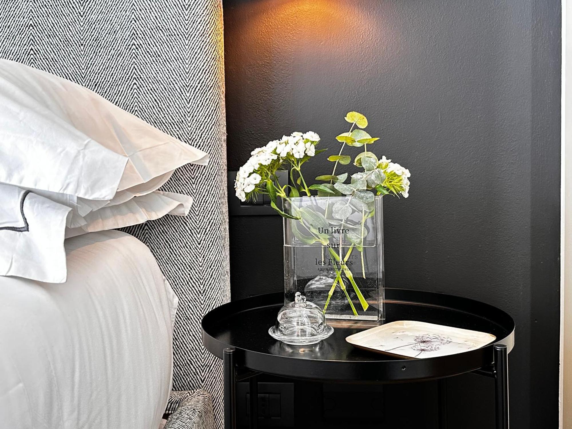 Lily Pads -Elegant Apartment- In The City Center Милано Екстериор снимка