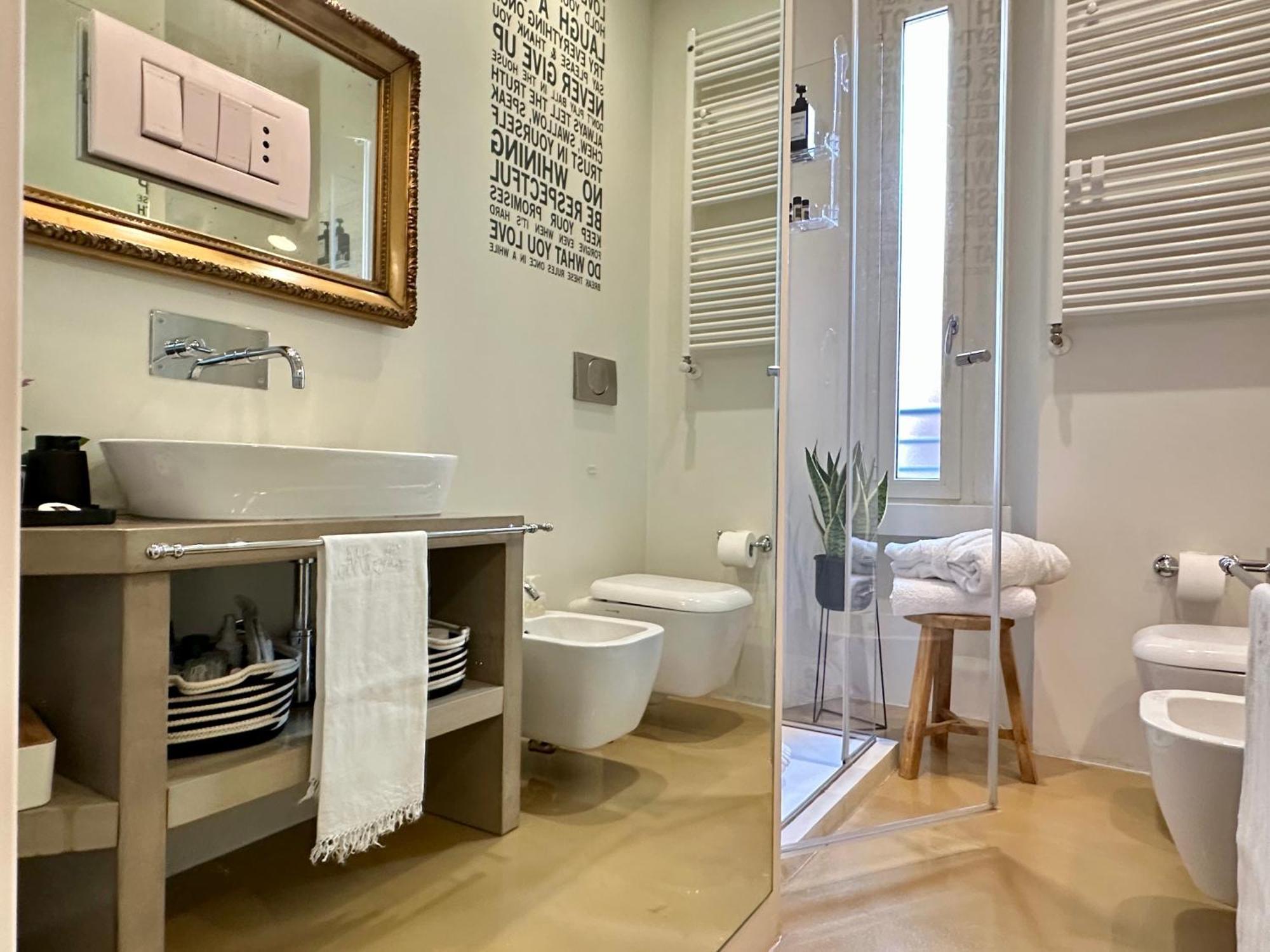 Lily Pads -Elegant Apartment- In The City Center Милано Екстериор снимка