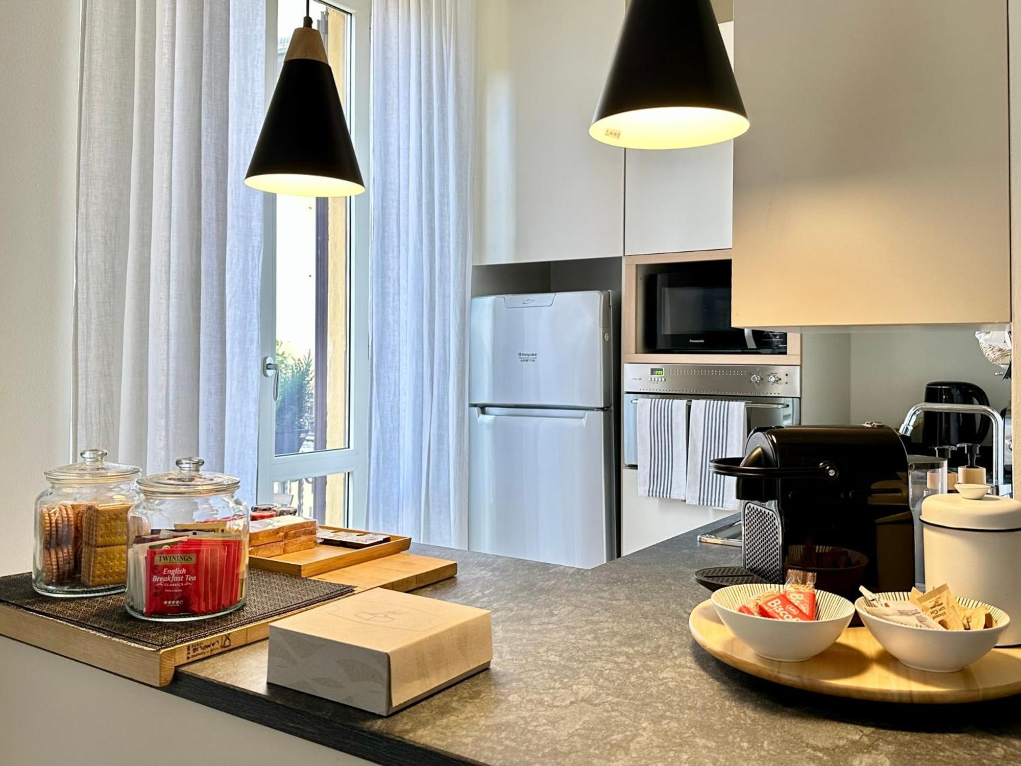 Lily Pads -Elegant Apartment- In The City Center Милано Екстериор снимка